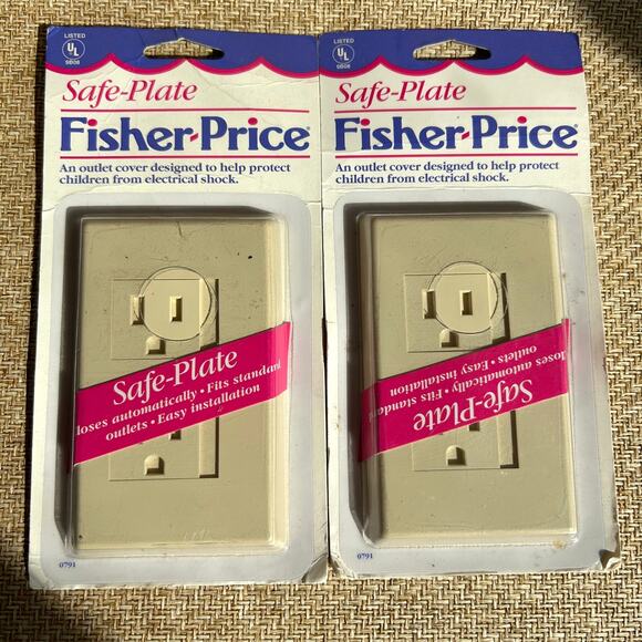 Vintage Fisher-Price Safe-Plate Outlet Covers NIP Set of 2 Child Safety - Picture 1 of 3